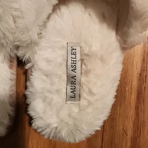 Laura Ashley Cozy Faux Fur Slippers‎ Beige Comfort Indoor Shoes Women's thumbnail 2