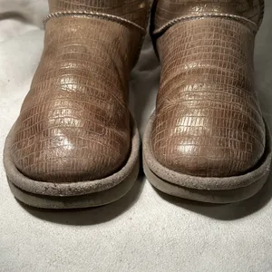 UGG Australia Metallic Gold Lined Suede Classic Short Boots Size 7. thumbnail 3