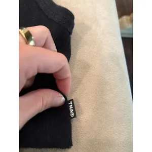 TNA ribbed super cropped raw edge tank top thumbnail 2