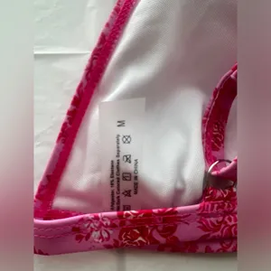 SheIn Vibrant Pink and Red Bikini with Triangle Top and High-Cut Design thumbnail 7