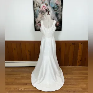 Stunning Vintage Y2K Oleg Cassini Wedding Gown! thumbnail 7