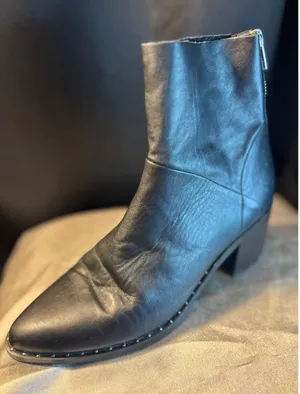 Black Leather Pointed Toe Studded Ankle Boots Rear Zip Block Heel 9M thumbnail 1