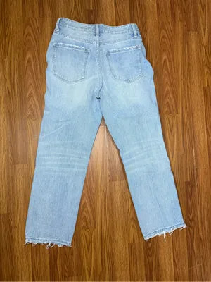 Vervet High Rise Light Wash Ripped Straight Leg Jeans 27. Inseam 26in, mid 12in thumbnail 3