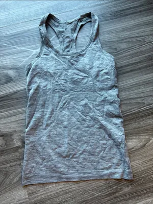 Lululemon Athletica Heather Gray Tank Top. Size 4 thumbnail 1