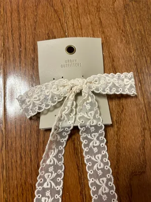 Urban Outfitters NWT coquette Medium Lace Hair Bow Barrette thumbnail 6