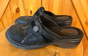 Clark’s Artisan 62387 Mill River Black Slip On Mule shoes Women's US Size 7 M thumbnail 1