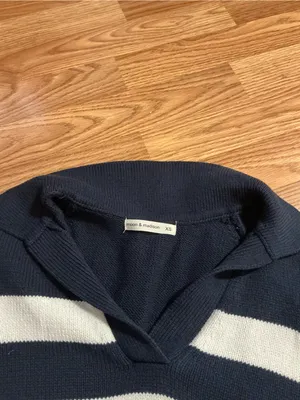 Moon & Madison Navy & White Striped Collared V‑Neck Knit Sleeveless Sweater thumbnail 6