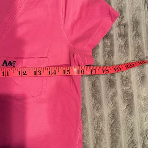Abercrombie & Fitch‎ Y2K Womens Pink V-Neck Short Sleeve Pocket T-Shirt Size M thumbnail 4