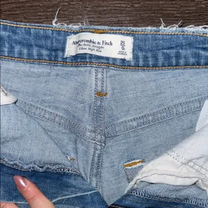 Abercrombie & Fitch Light Blue Cropped Jeans thumbnail 2