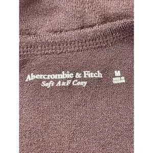 Abercrombie Fitch Soft A&F Cozy Plum V Neck Long Sleeve Tee Relaxed Top M thumbnail 6