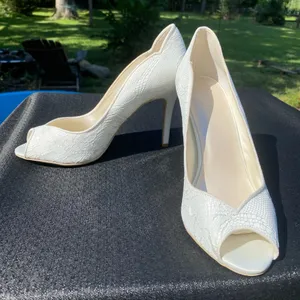 🤍 NWOT David’s Bridal Size 8.5 Layla White Peep Toe Pumps Heels 🤍 thumbnail 7