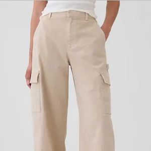 NWT GAP Mid Rise Cargo Baggy Khakis Pant Pockets SZ-8 Color Bedrock Beige thumbnail 3