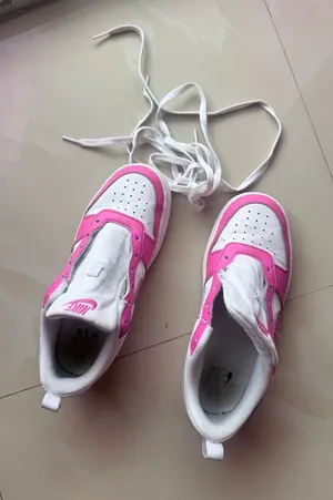 Nike Kids White and Pink Low-Top Sneakers thumbnail 1