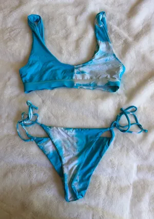 Dippin Daisy’s Swimwear Blue Tie Dye Size Small thumbnail 1