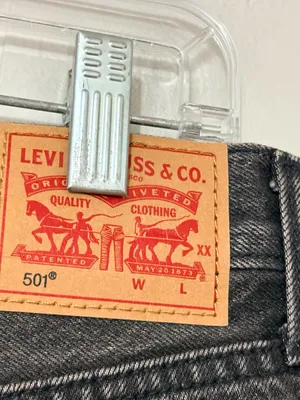 Levi’s 501 Original Black Denim Cutoff Shorts Raw Hem Women’s Size 28 thumbnail 2