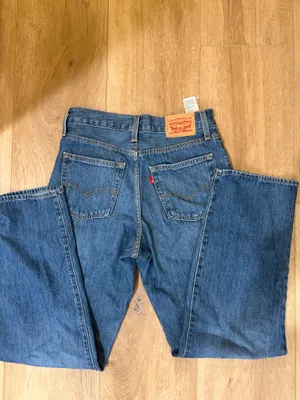 Levi’s 94 Baggy Jeans Women’s Mid-Rise Straight thumbnail 2