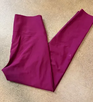 Old Navy Women's High-Rise Leggings in Berry Plum thumbnail 1