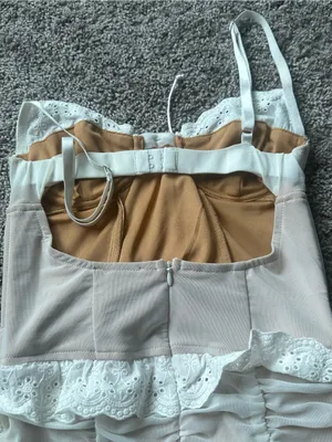 Lace-Trim Ruched Bodycon Slip Dress in Ivory and Beige thumbnail 5