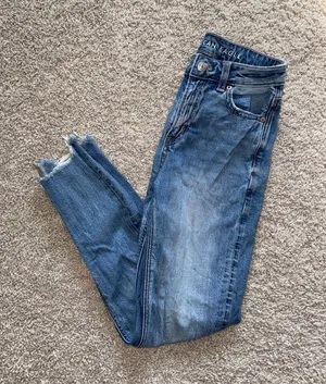 Frayed American Eagle Mom Jeans thumbnail 1