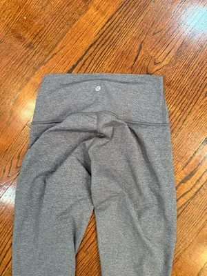 lululemon athletica Wonens' Heather Gray High-Rise Leggings Sz 6 thumbnail 3