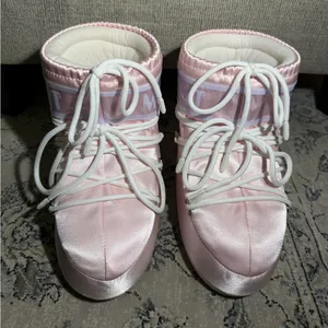 Moon Boot Icon Low Rose Pearly Boots Rose Size 7 thumbnail 4