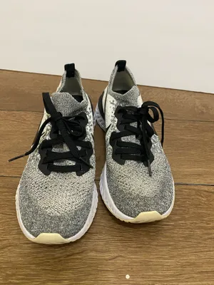 Nike Epic React Flyknit 2 Women's Running Shoes Size 8.5 thumbnail 2