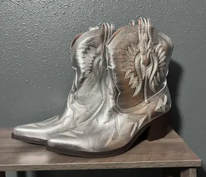 Silver cowboy boots Size 9.5 thumbnail 1