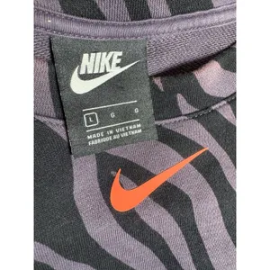 Nike Women's Sports Icon Clash Animal Print Crewneck Sweatshirt LARGE PURPLE-BLK thumbnail 9