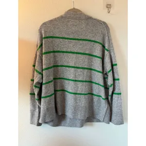 Aerie Womens Grey Green Striped Crewneck Sweater Relaxed Fit Pullover Size M thumbnail 6