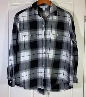 Old Navy The Boyfriend Shirt Womens M Black White Buffalo Plaid Flannel Tunic thumbnail 1