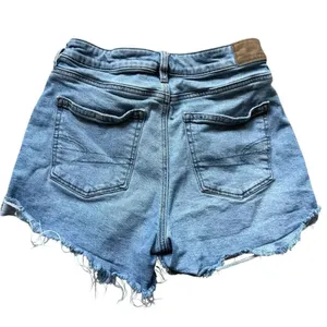 Womens American Eagle Light Wash High Rise Distressed Mom Denim Jean Shorts Sz 4 thumbnail 2