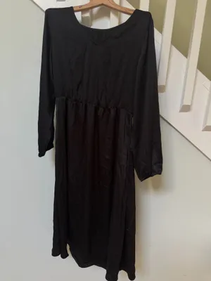 Elegant Black V-Neck Long Sleeve satin Midi Dress thumbnail 3