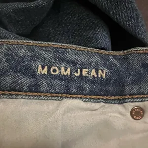 American Eagle Mom Jean Size 2 thumbnail 3