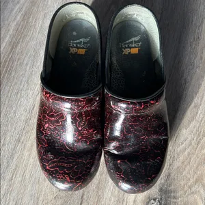 Dansko Pro XP 2.0 Patent Leather Clogs Size 40 (US 9.5-10) thumbnail 3