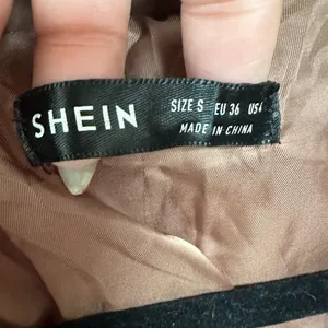 SHEIN Drop Shoulder Butterfly Chest Crop Puffer Zip Up High Neck Coat Jacket S thumbnail 10