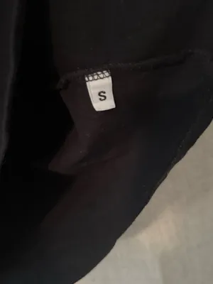 Alo Yoga | Distressed Black Tee | S  thumbnail 4