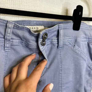 Torrid Womens 14 Blue Cargo Cropped Pants Double Button Utility Capris S148 thumbnail 5