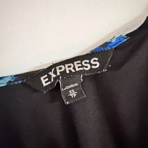 Express - Sleeveless Floral Cami Top in Black Multi thumbnail 3