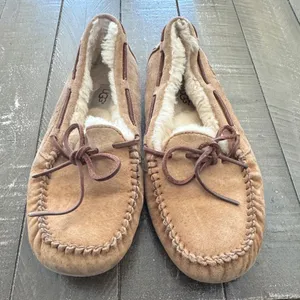 UGG Dakota Slipper‎ Moccasin Tan Woman’s Size 8 thumbnail 1