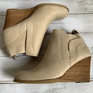 NWT DV by‎ Dolce Vita Gerdy Wedge Ankle Bootie in Beige thumbnail 5