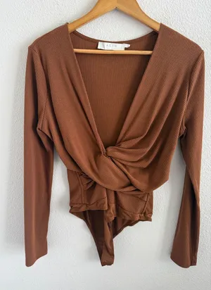 ASTR Ribbed Twist-Front Brown Bodysuit Women's Large thumbnail 1