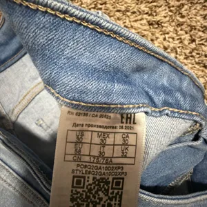 Guess Los Angeles Womens High Rise Distressed Skinny Jeans Light Wash 30 Q2GA10 thumbnail 3