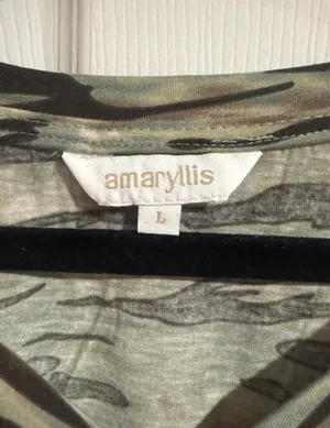 Amaryllis Camo V-Neck top L thumbnail 3