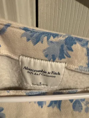 Off-The-Shoulder Abercrombie Sweatshirt thumbnail 3