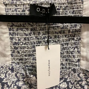 Anthropologie O.P.T Blue & White Floral Puff Sleeve Cropped Top Size Large NEW thumbnail 3