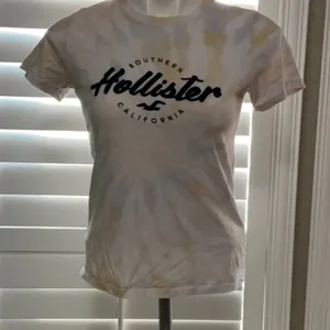 HOLLISTER thumbnail 1