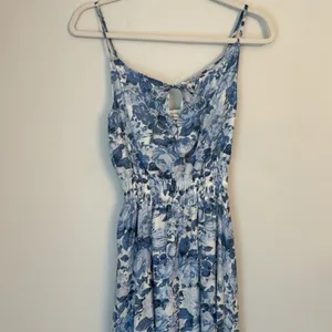 Abercrombie NWT Blue Floral Flowy Crinkle Maxi Dress thumbnail 6