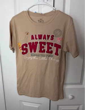 Disney Winnie the Pooh Beige Red Short Sleeve Tee S thumbnail 1