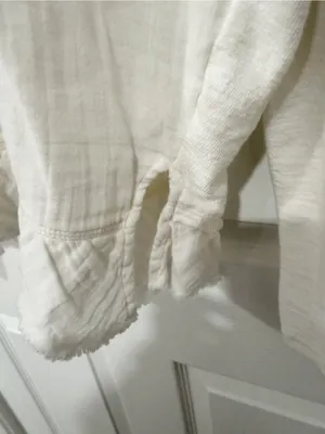 Anthropologie Pilcro Cream Coastal Boho Cotton Ruffle Hem Organic Modern V-Neck Small Shirt thumbnail 7