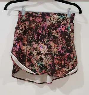 Lululemon Hotty Hot High Rise Skirt Womens 4 Stencil Blossom Running EUC thumbnail 1